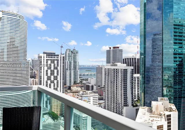 31-se-5th-street-4018-miami-fl-33131/hzid_c8fc08ce