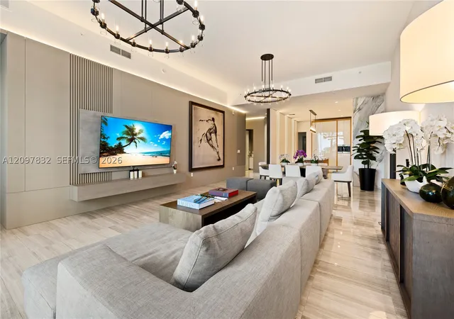 2821 S Bayshore Dr
