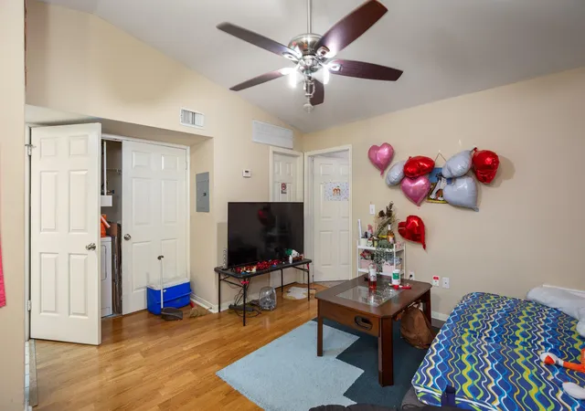 501-w-26th-st-304-austin-tx-78705/hzid_6b5dfeb0