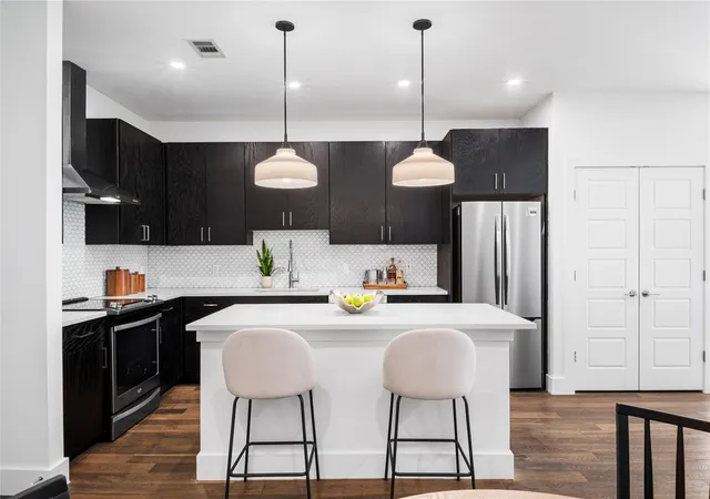 1615-e-7th-st-208-austin-tx-78702/hzid_22fc6d32