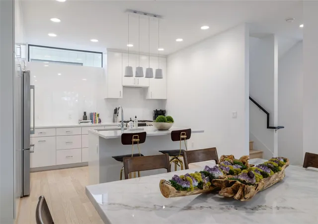 3406-e-17th-st-5-austin-tx-78721/hzid_b904a31c