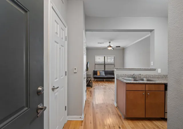 2502-leon-street-207-austin-tx-78705/hzid_dda743be