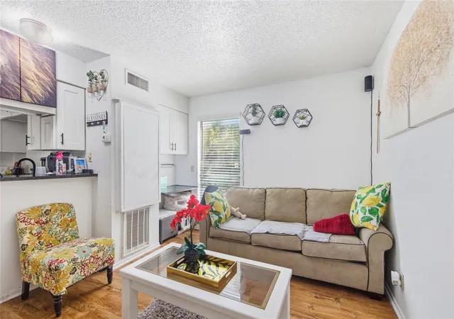2801-hemphill-park-a201-austin-tx-78705/hzid_72f2dd8f