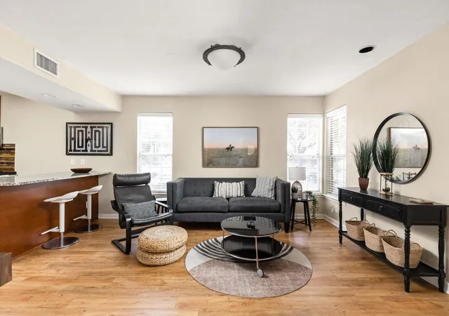 7685-northcross-dr-1006-austin-tx-78757/hzid_5ea47fdb