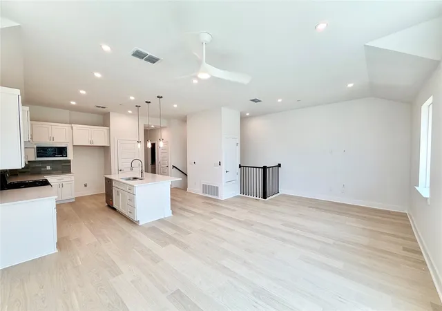 200-w-56th-street-8101-austin-tx-78751/hzid_bc5bc867