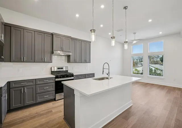 200-w-56th-street-8103-austin-tx-78751/hzid_f74c404b