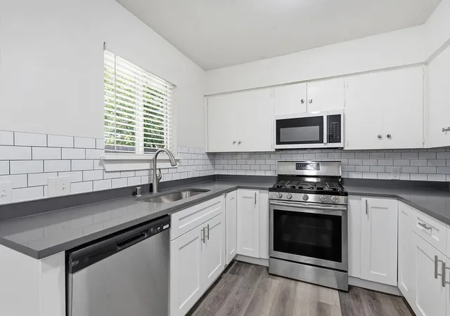 1911-hearthside-dr-a-b-austin-tx-78757/hzid_c77a9c0b