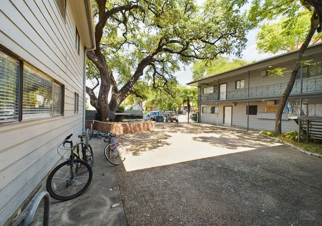 803-w-28th-st-202-austin-tx-78705/hzid_92930a57