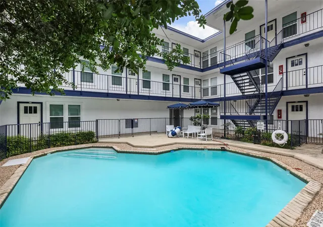 923-e-41st-st-105-austin-tx-78751/hzid_dcf117c8