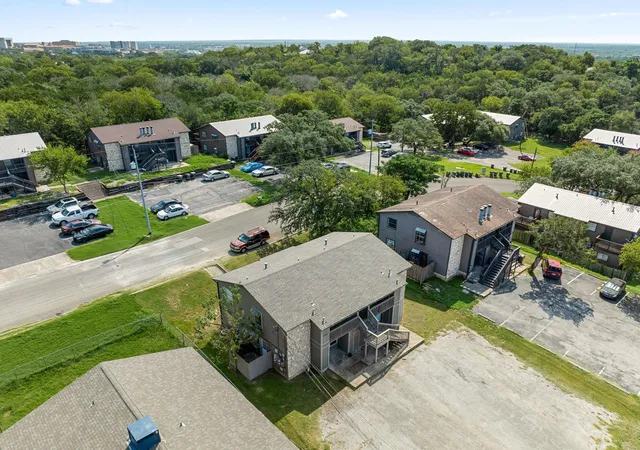 608-bracewood-cir-san-marcos-tx-78666/hzid_23ba6918