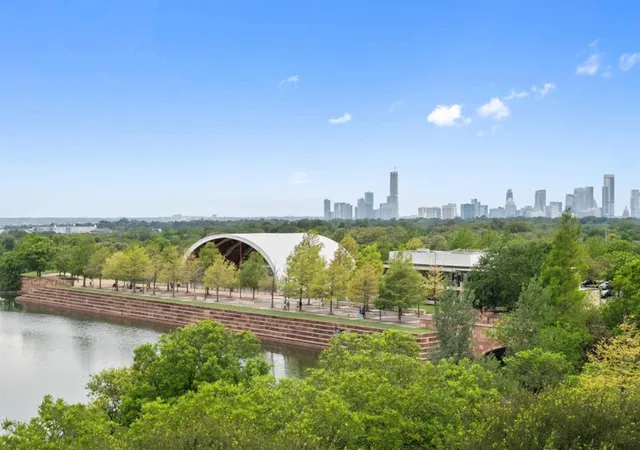 1701-simond-ave-208-austin-tx-78723/hzid_6d7ac8dc