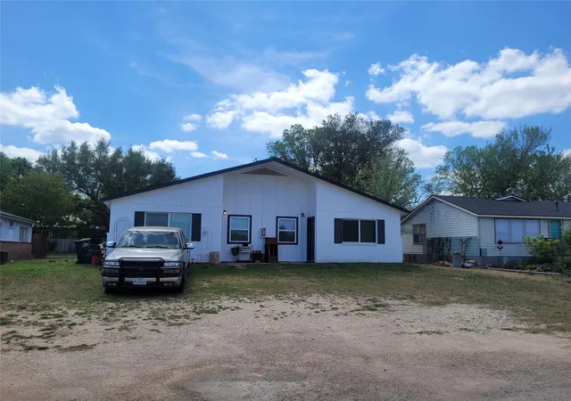 205-2nd-ave-1-2-smithville-tx-78957/hzid_07020412