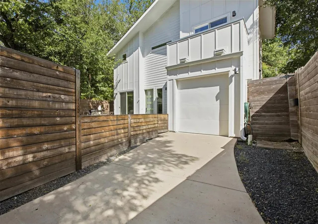 2505-e-11th-street-2-austin-tx-78702/hzid_a765732f