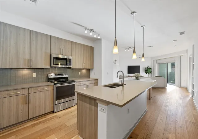 3600-s-lamar-blvd-206-austin-tx-78704/hzid_efae49aa