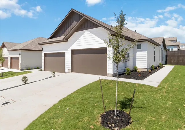 1008-staglin-st-buda-tx-78610/hzid_c5020c27