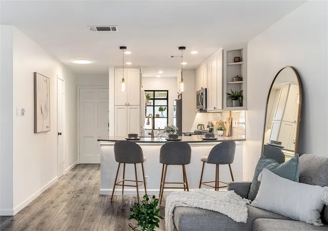 2215-post-rd-2084-austin-tx-78704/hzid_3756fdcb