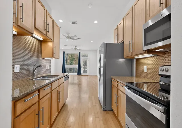 2931-e-12th-st-206-austin-tx-78702/hzid_be7d7d13