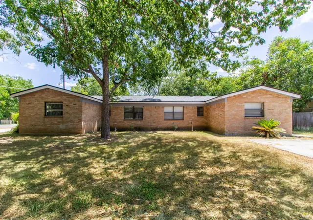 208-hackberry-st-lockhart-tx-78644/hzid_4fdb169d