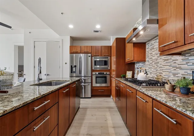 210-lee-barton-dr-517-austin-tx-78704/hzid_749ef40c