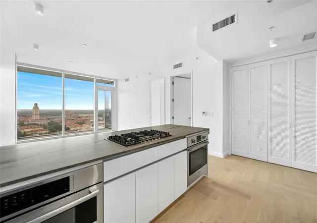 313-w-17th-street-2402-austin-tx-78701/hzid_6f191207