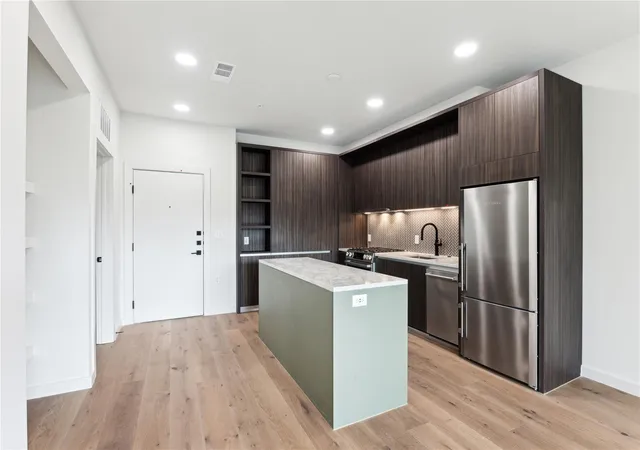 2209-s-1st-street-217-austin-tx-78704/hzid_d6374c6b