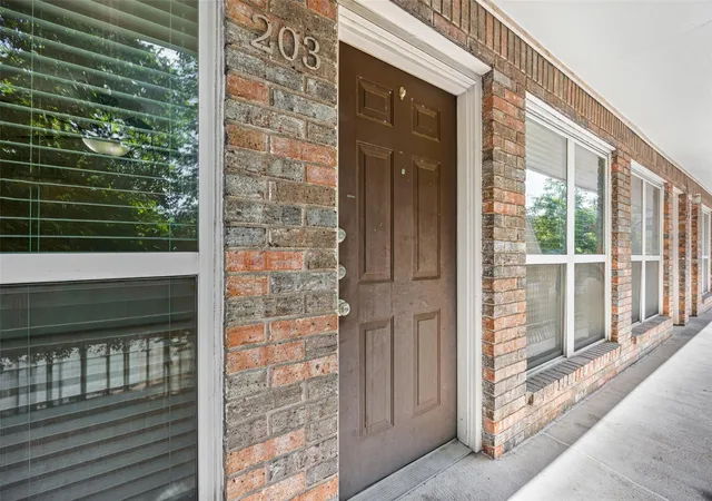 2220-leon-st-203-austin-tx-78705/hzid_4fbec128