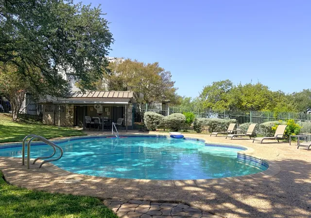 300-out-yonder-178-horseshoe-bay-tx-78657/hzid_657548b4
