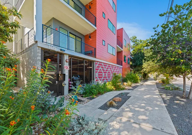 1615-e-7th-street-202-austin-tx-78702/hzid_3062e626