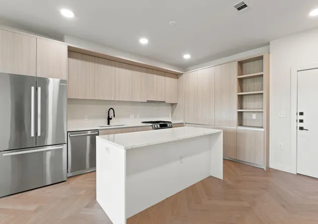 2209-s-1st-street-335-austin-tx-78704/hzid_a4673982