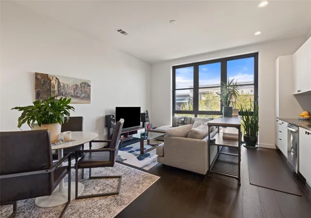 800-embassy-dr-314-austin-tx-78702/hzid_777c2c36