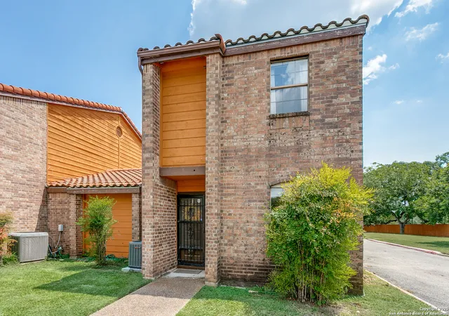 1133-ashby-st-4-seguin-tx-78155/hzid_60d10863