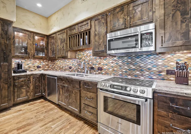 1022-navarro-st-404-san-antonio-tx-78205/hzid_295aee90