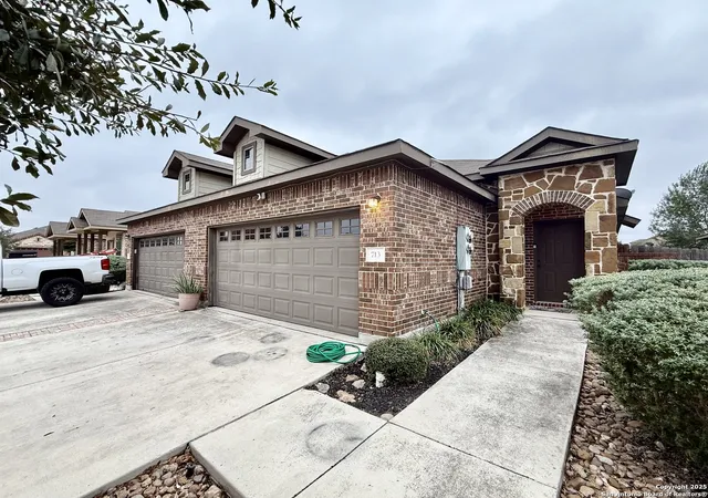 713-717-creekside-cir-new-braunfels-tx-78130/hzid_fb3d863e