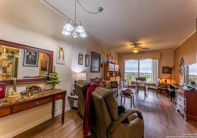1-ne-towers-park-lane-701-san-antonio-tx-78209/hzid_426b15d3