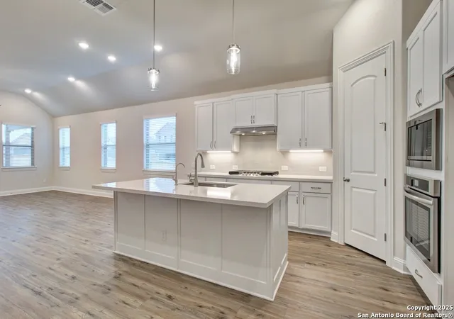 2031-stephanie-avenue-new-braunfels-tx-78132/hzid_a11e420a