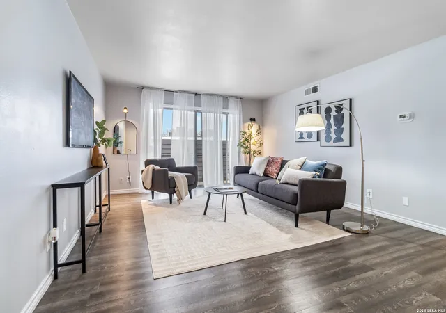 8038-broadway-225l-san-antonio-tx-78209/hzid_8b7b7aa4
