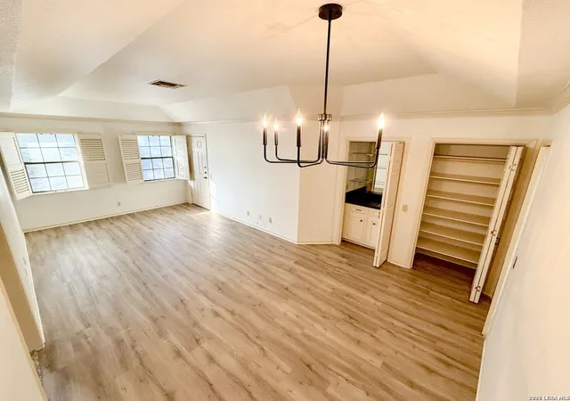 8415-fredericksburg-rd-1004-san-antonio-tx-78229/hzid_9cb0c517