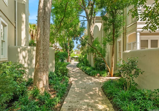 122-chester-apt-5-san-antonio-tx-78209/hzid_e72be5eb