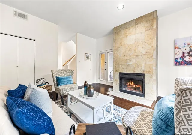 8642-fredericksburg-rd-704-san-antonio-tx-78240/hzid_4c7c182a