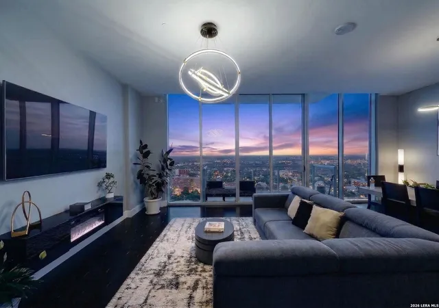 610-e-market-st-unit-2605-san-antonio-tx-78205/hzid_11a25d24