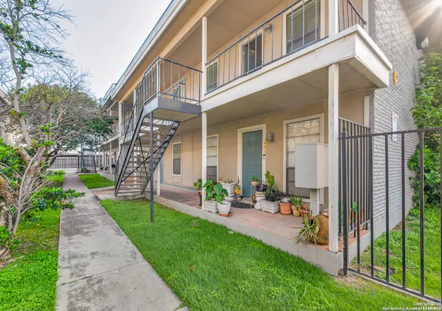 255-e-rampart-dr-401-san-antonio-tx-78216/hzid_3f41d1da