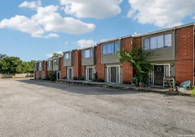 1221-w-hopkins-2-san-marcos-tx-78666/hzid_e3729a31