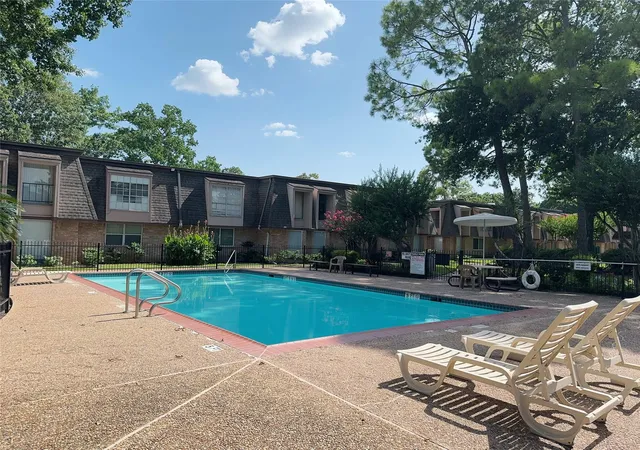 12633-memorial-dr-74-houston-tx-77024/hzid_d33b5e1f