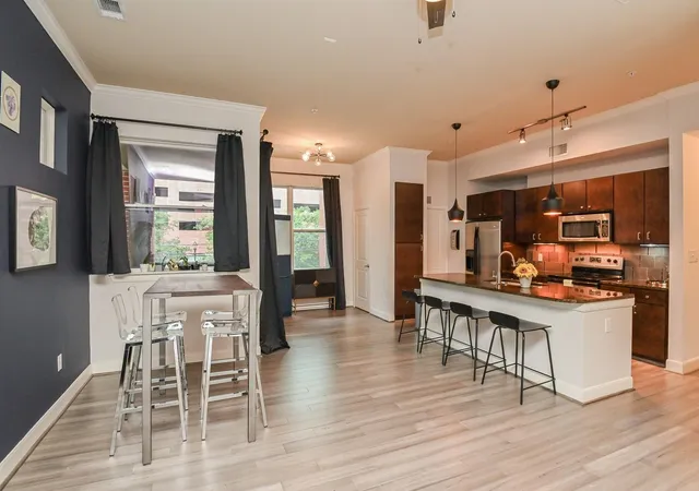 300-st-joseph-pkwy-123-houston-tx-77002/hzid_98640e31