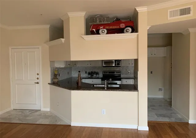 2111-welch-street-street-a112-houston-tx-77019/hzid_8bf3510d
