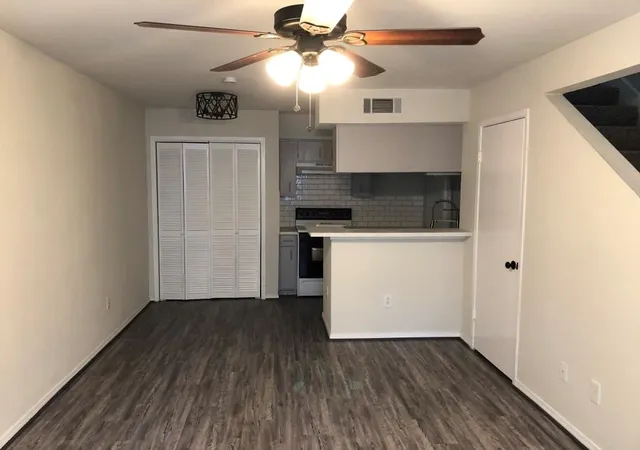 2100-s-wilcrest-dr-s-121-houston-tx-77042/hzid_04aeb3a3