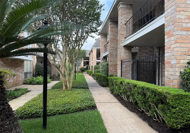 2224-s-piney-point-rd-223-houston-tx-77063/hzid_c376aec5