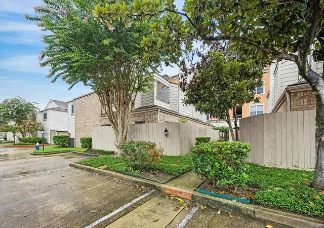 1829-augusta-dr-19-houston-tx-77057/hzid_dbfc3b8b