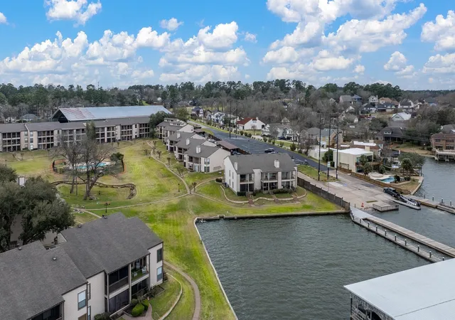 203-lakeview-ter-b-montgomery-tx-77356/hzid_9e66f9e6