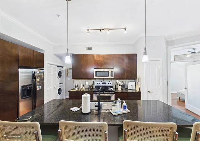 300-st-joseph-pkwy-114-houston-tx-77002/hzid_d5bff880
